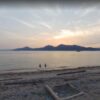 【海岸の流木】広島県江田島市沖美町美能　沈みゆく夕日が綺麗な瀬戸内海の浜辺で脇役となった流木